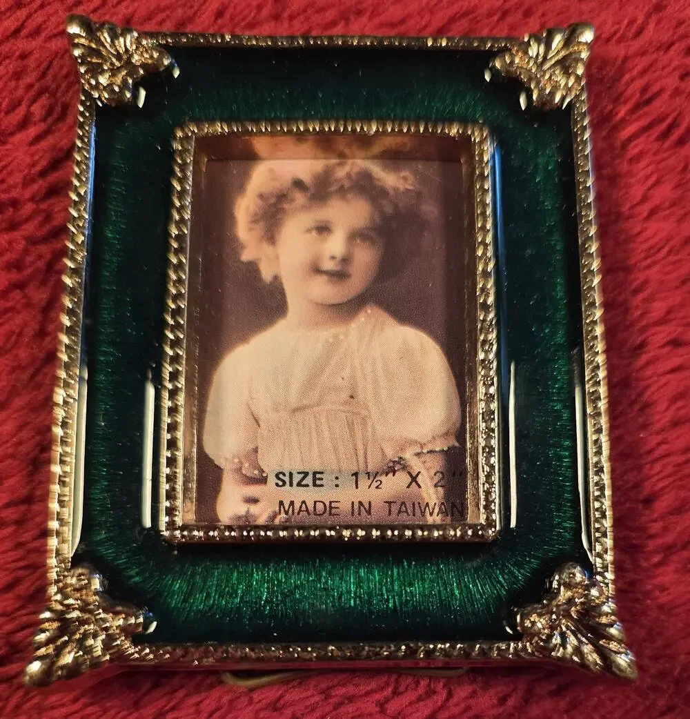 Vintage Mini Green Gold Picture Frame 1.5 x 2 Taiwan Ornate Easel Back